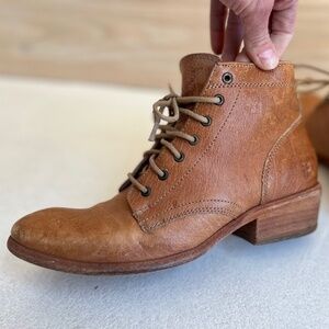 sz 8 Frye Carson Mid Heel Tan Leather Ankle Boots
